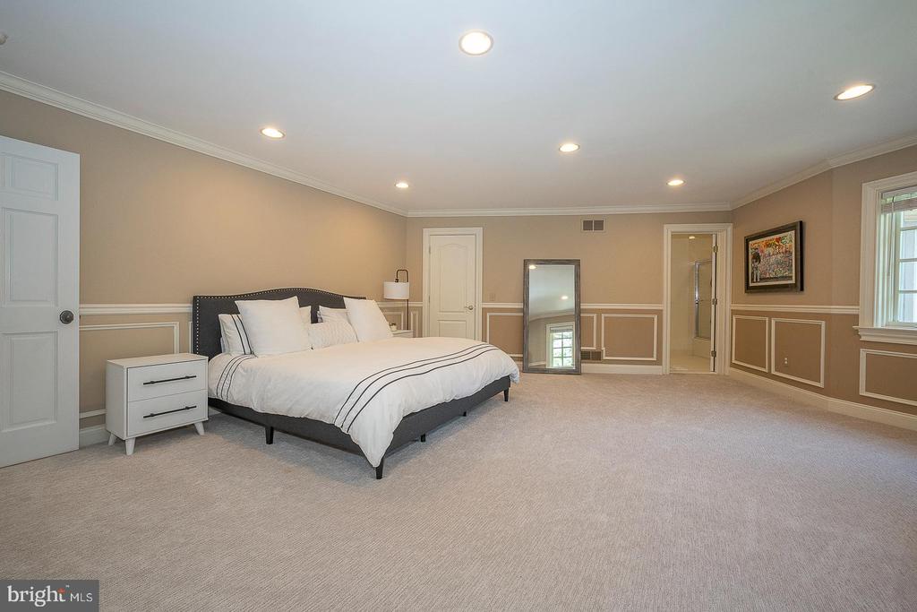365 GREENWOOD COURT