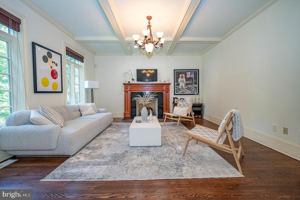 365 GREENWOOD COURT