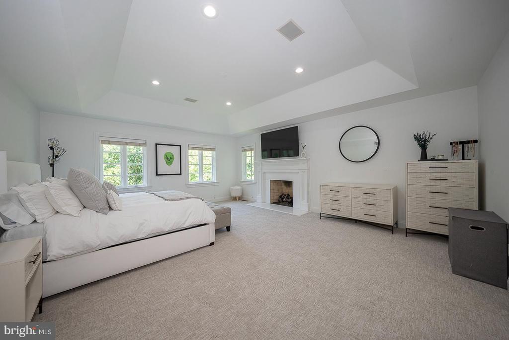 365 GREENWOOD COURT