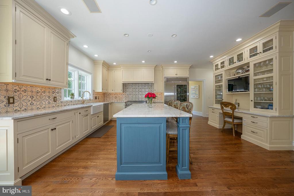 365 GREENWOOD COURT