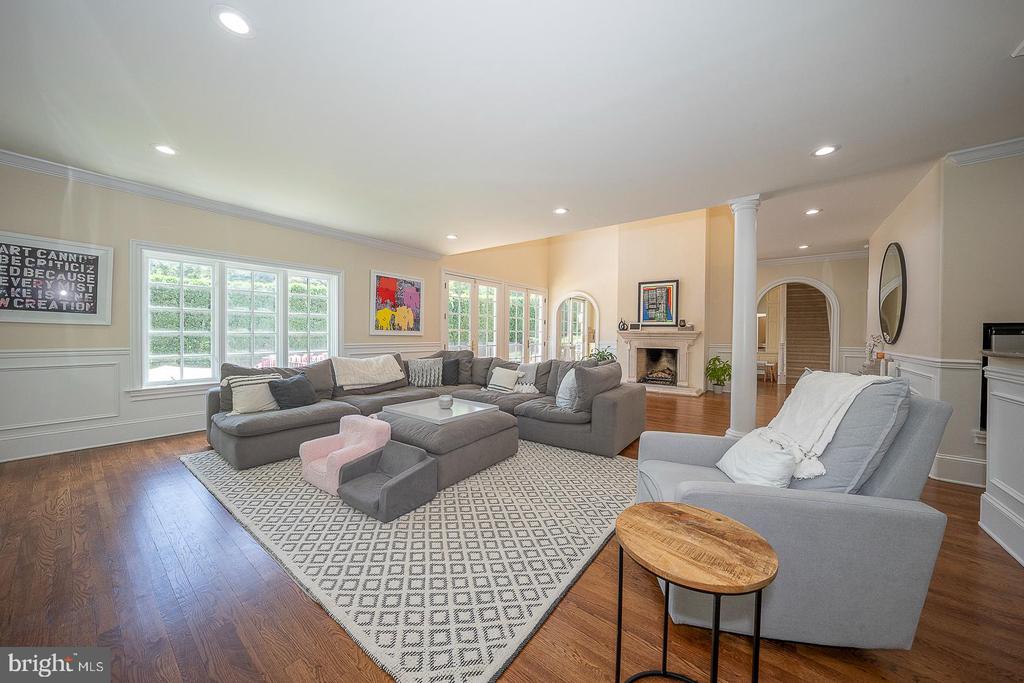 365 GREENWOOD COURT