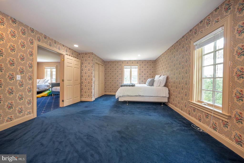 365 GREENWOOD COURT