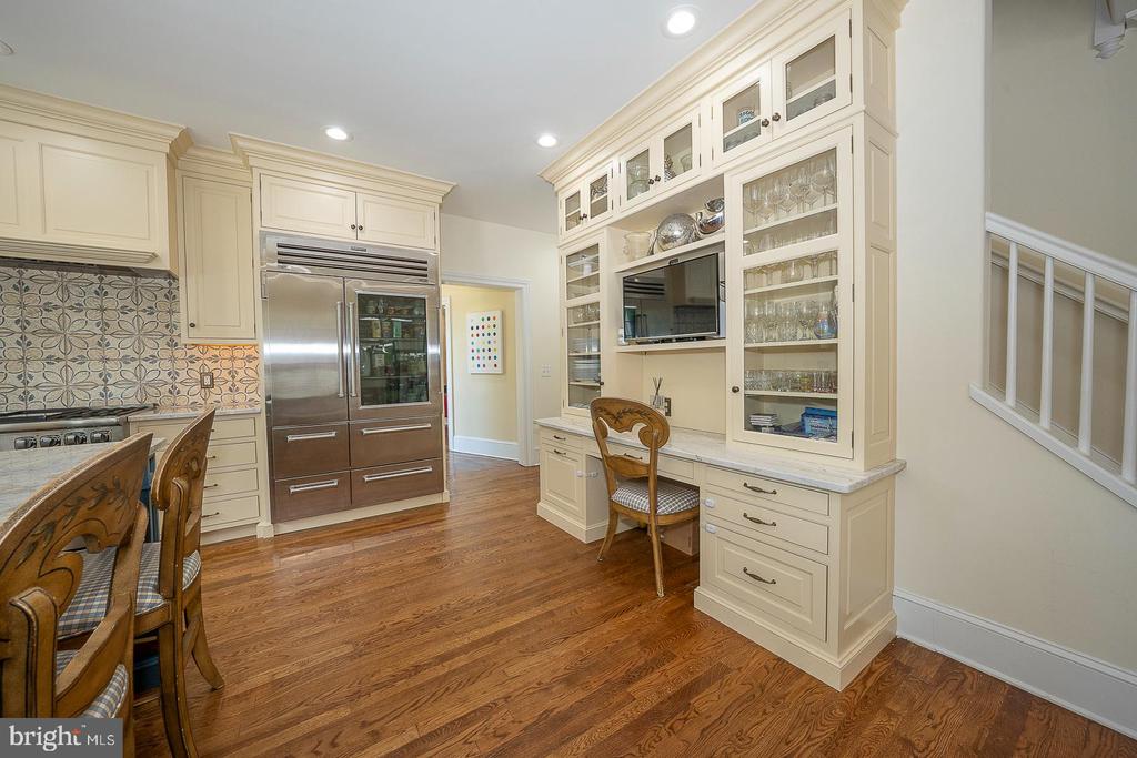 365 GREENWOOD COURT