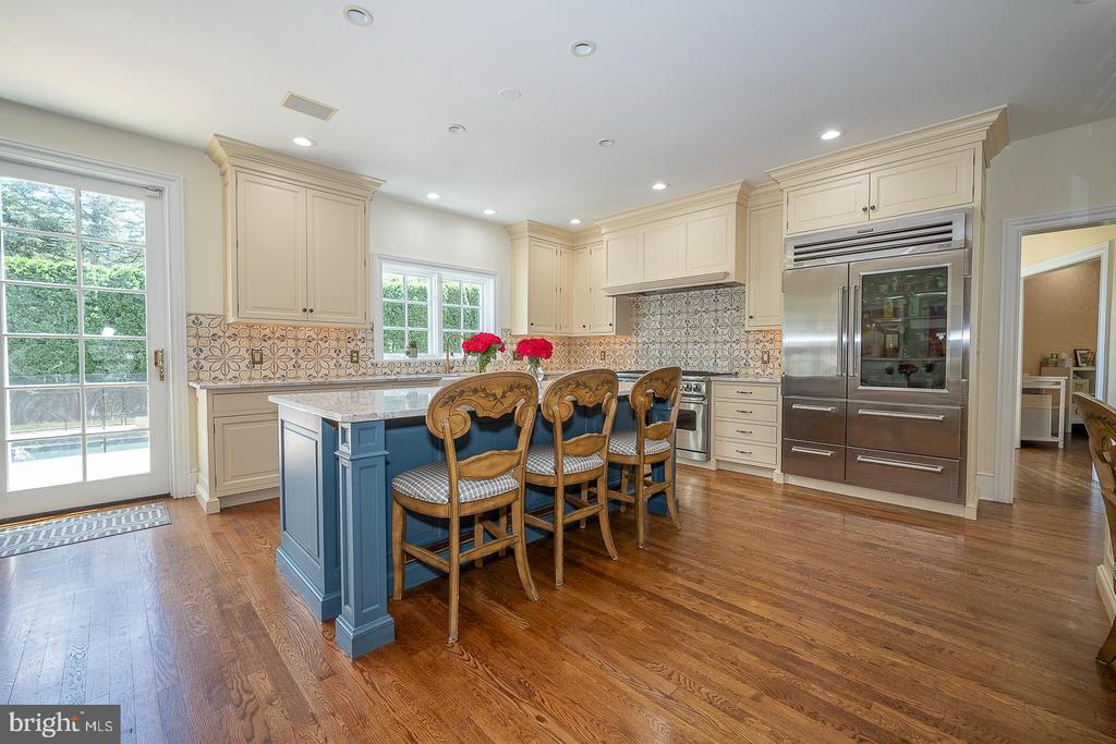 365 GREENWOOD COURT