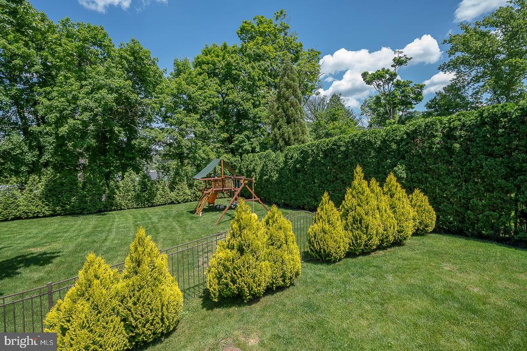 365 GREENWOOD COURT