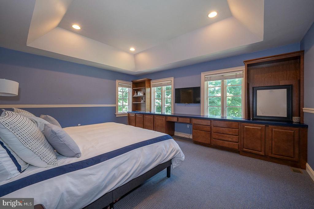 365 GREENWOOD COURT