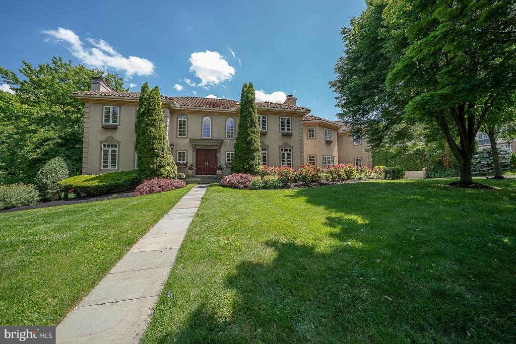 365 GREENWOOD COURT