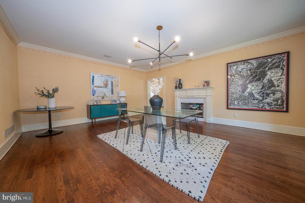 365 GREENWOOD COURT