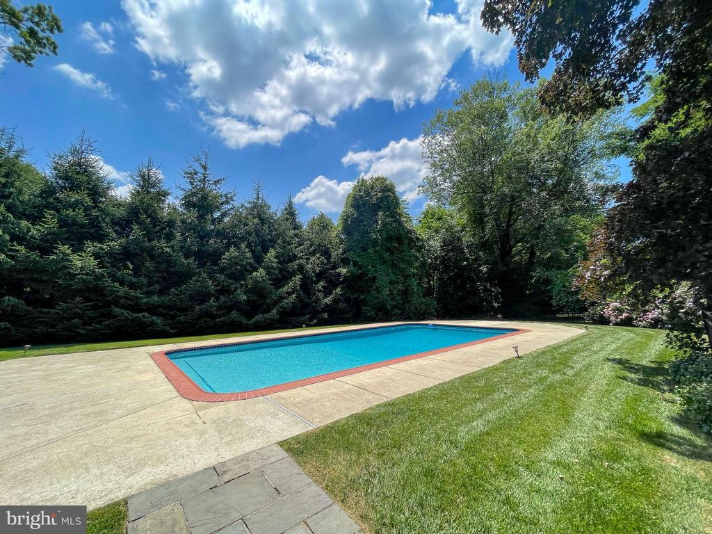1416 OLD GULPH ROAD