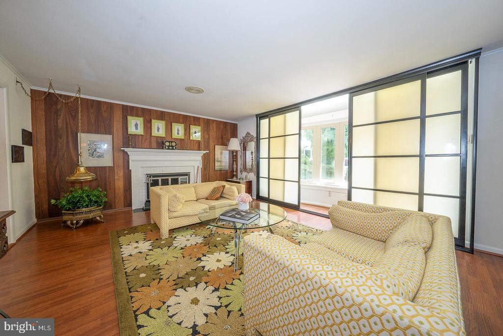 1515 SHEFFIELD LANE