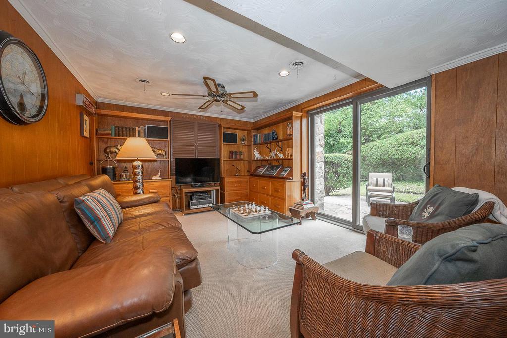 1515 SHEFFIELD LANE