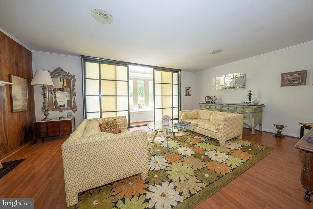 1515 SHEFFIELD LANE