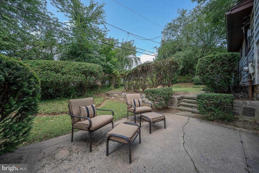 1515 SHEFFIELD LANE