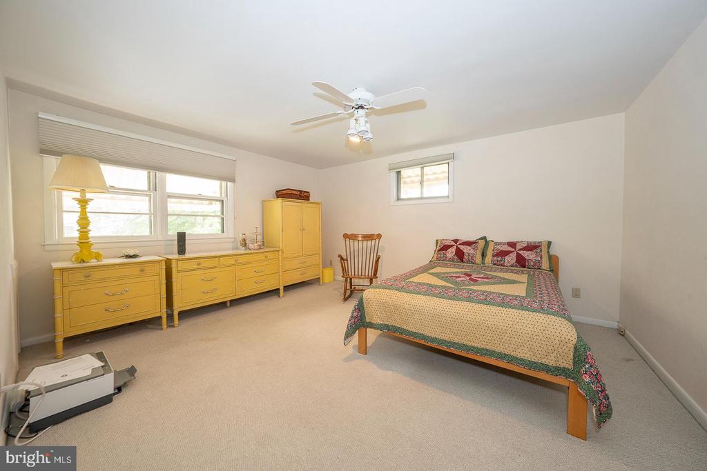 1515 SHEFFIELD LANE