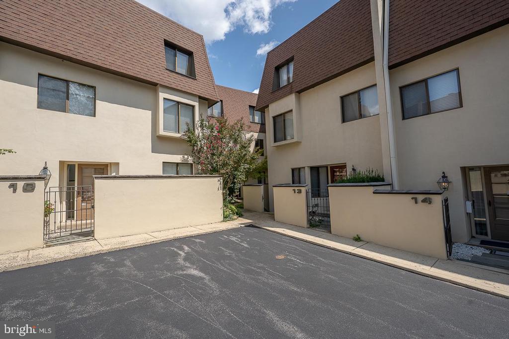 100 LLANALEW ROAD Unit: 11C