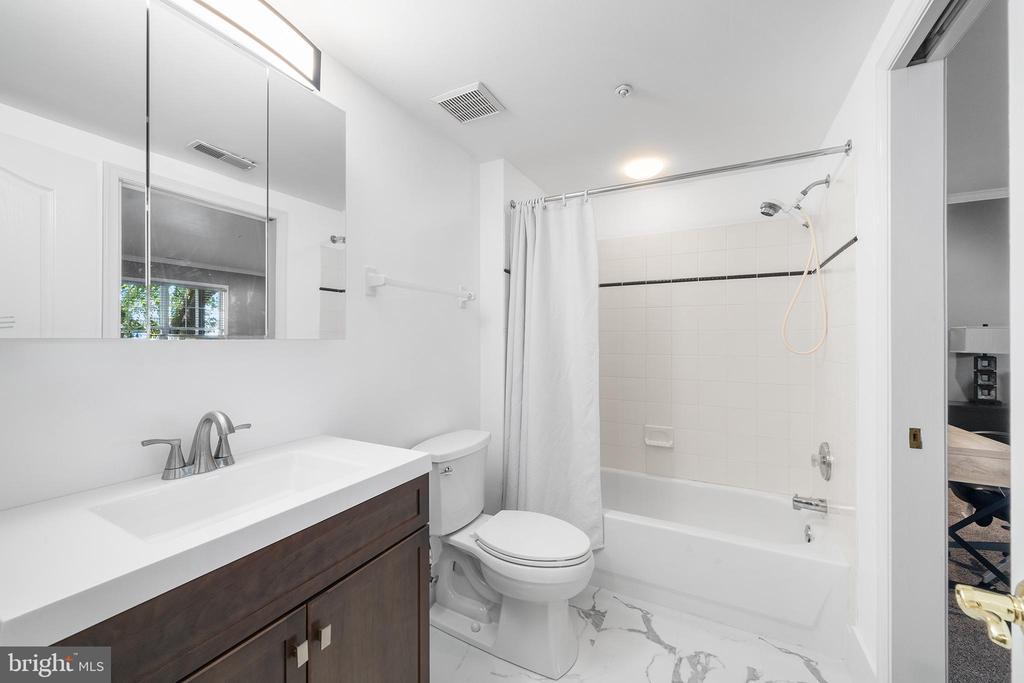 1010 RIVERVIEW LANE