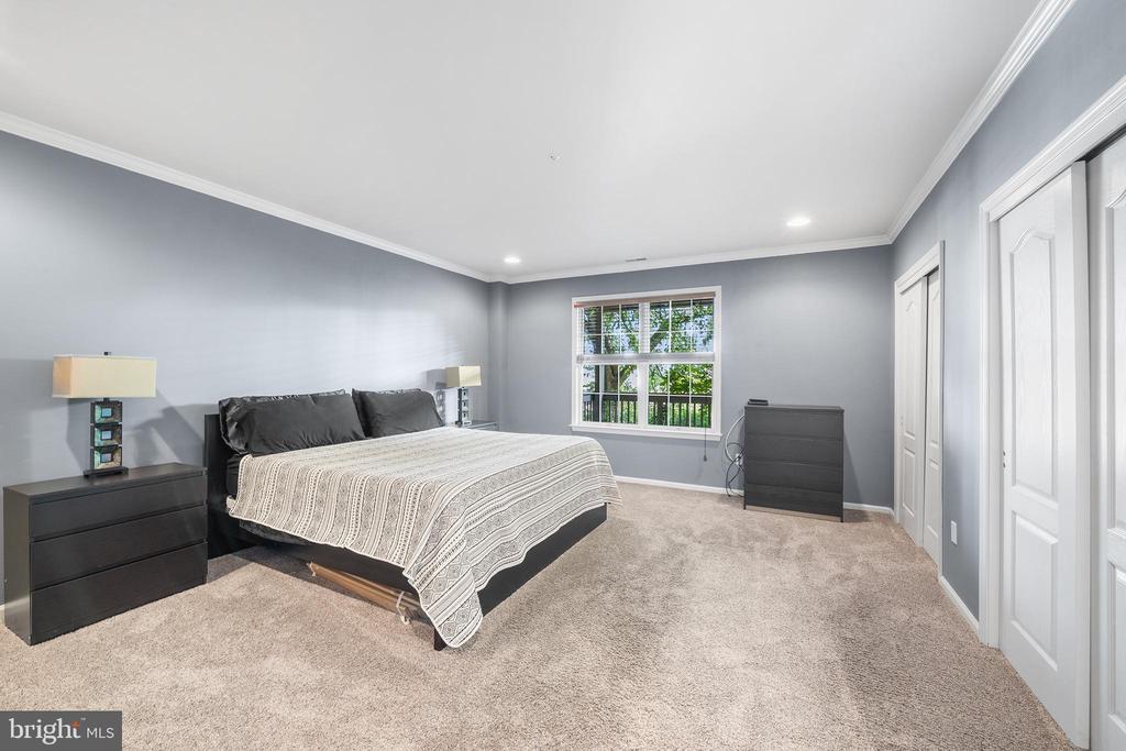 1010 RIVERVIEW LANE