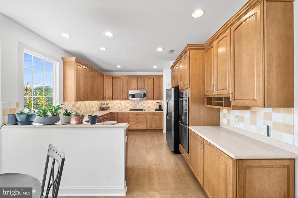 1010 RIVERVIEW LANE