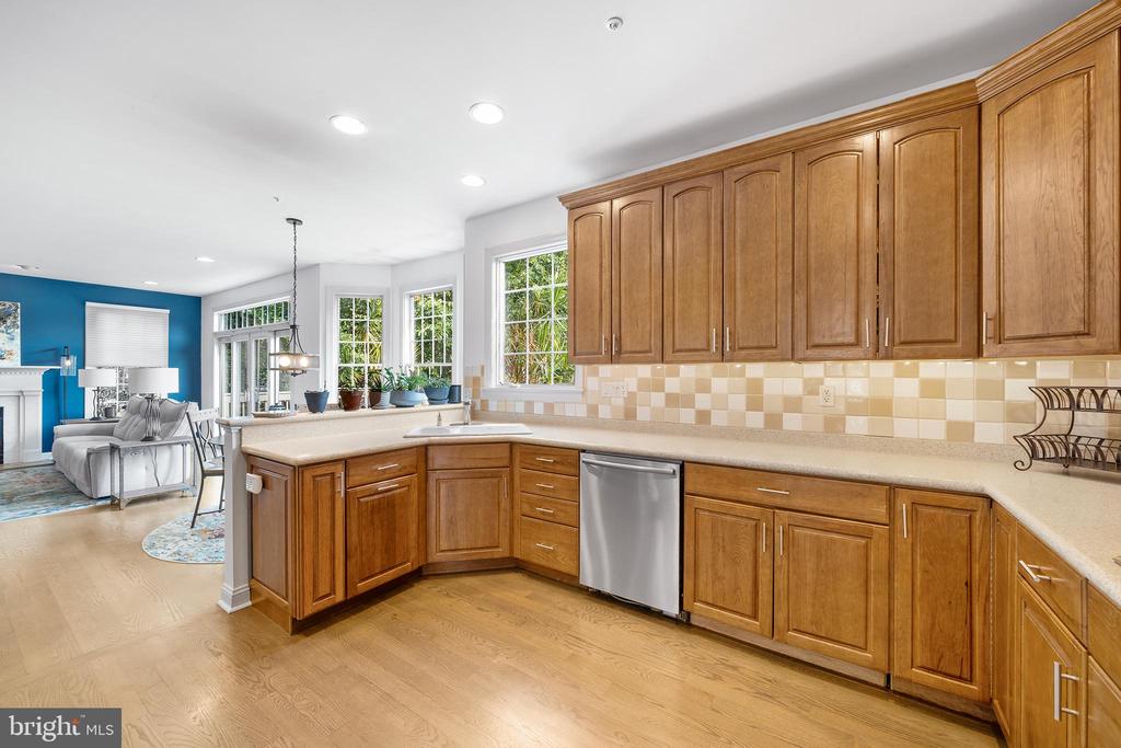 1010 RIVERVIEW LANE