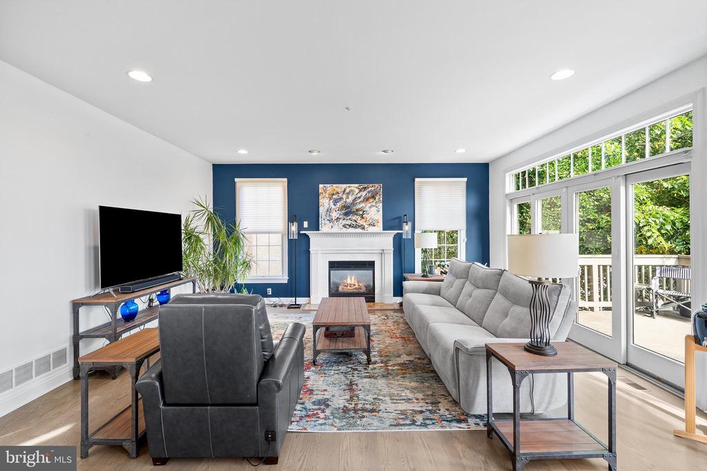 1010 RIVERVIEW LANE