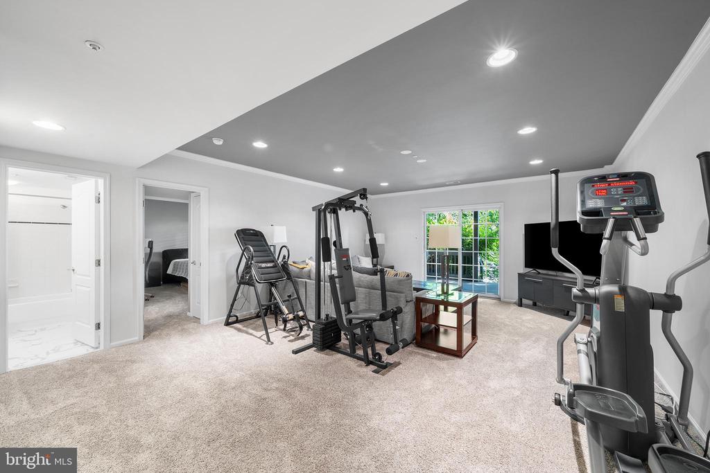 1010 RIVERVIEW LANE
