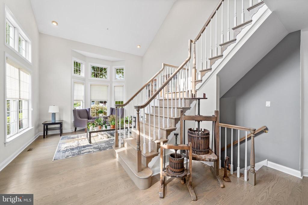1010 RIVERVIEW LANE