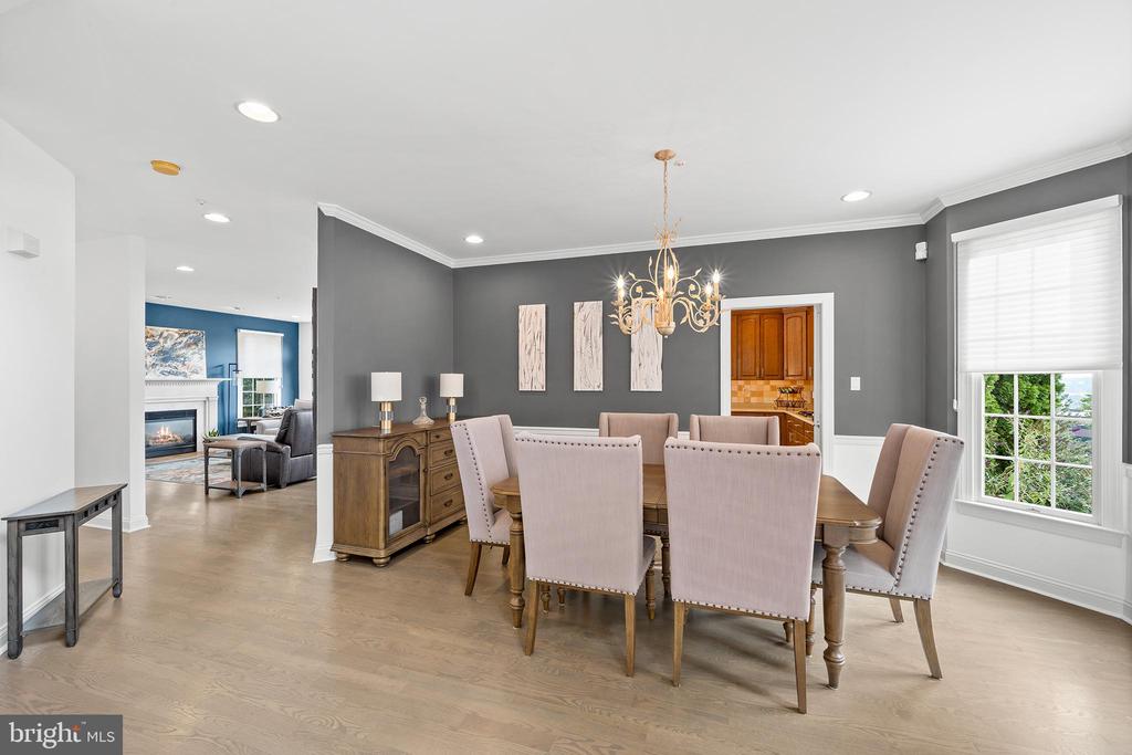 1010 RIVERVIEW LANE