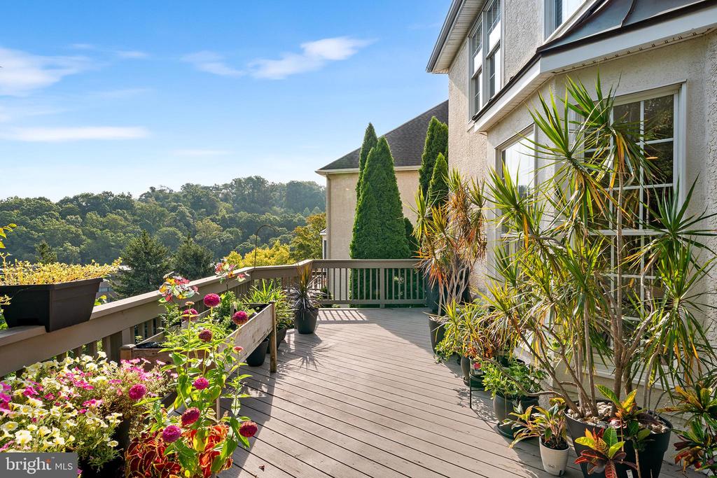 1010 RIVERVIEW LANE