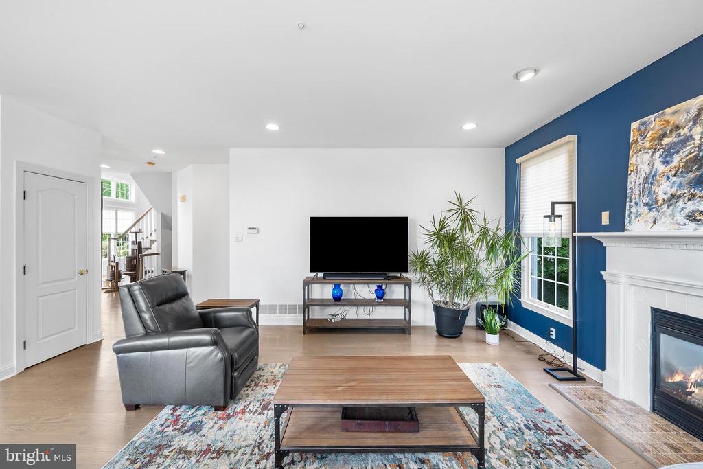 1010 RIVERVIEW LANE