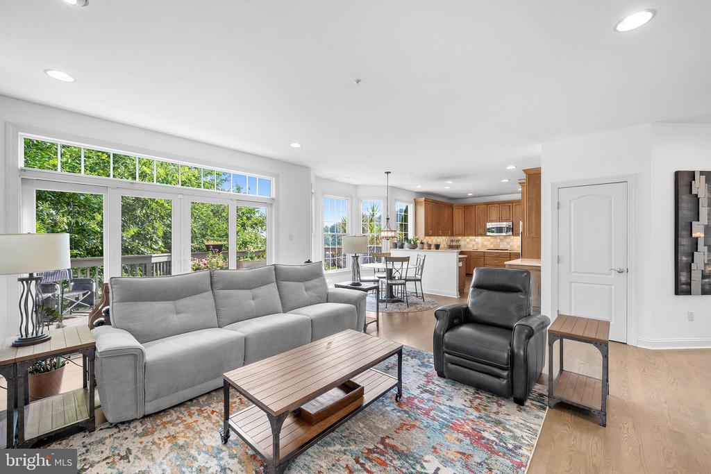 1010 RIVERVIEW LANE
