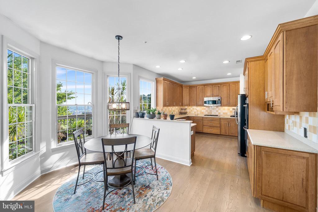 1010 RIVERVIEW LANE