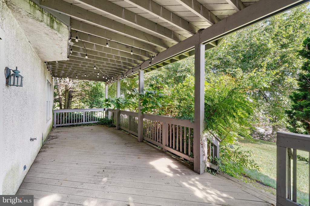 1010 RIVERVIEW LANE