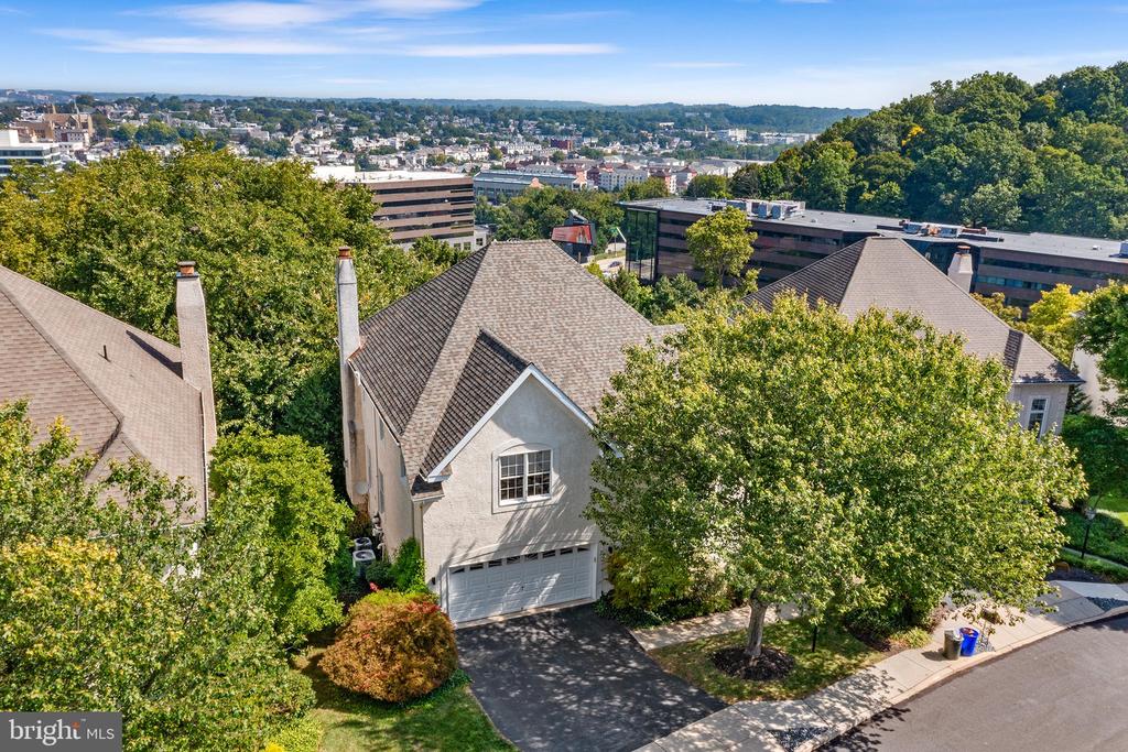 1010 RIVERVIEW LANE