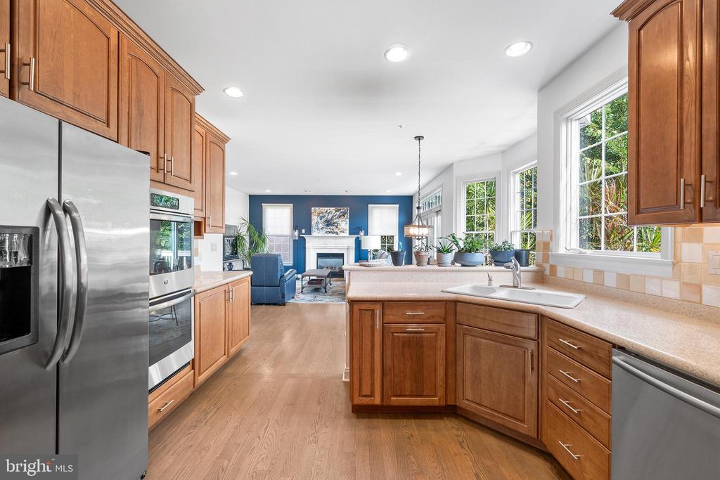 1010 RIVERVIEW LANE