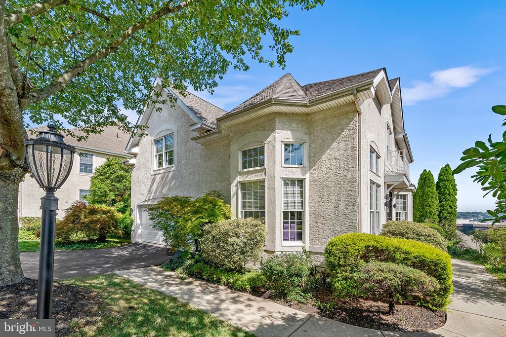 1010 RIVERVIEW LANE