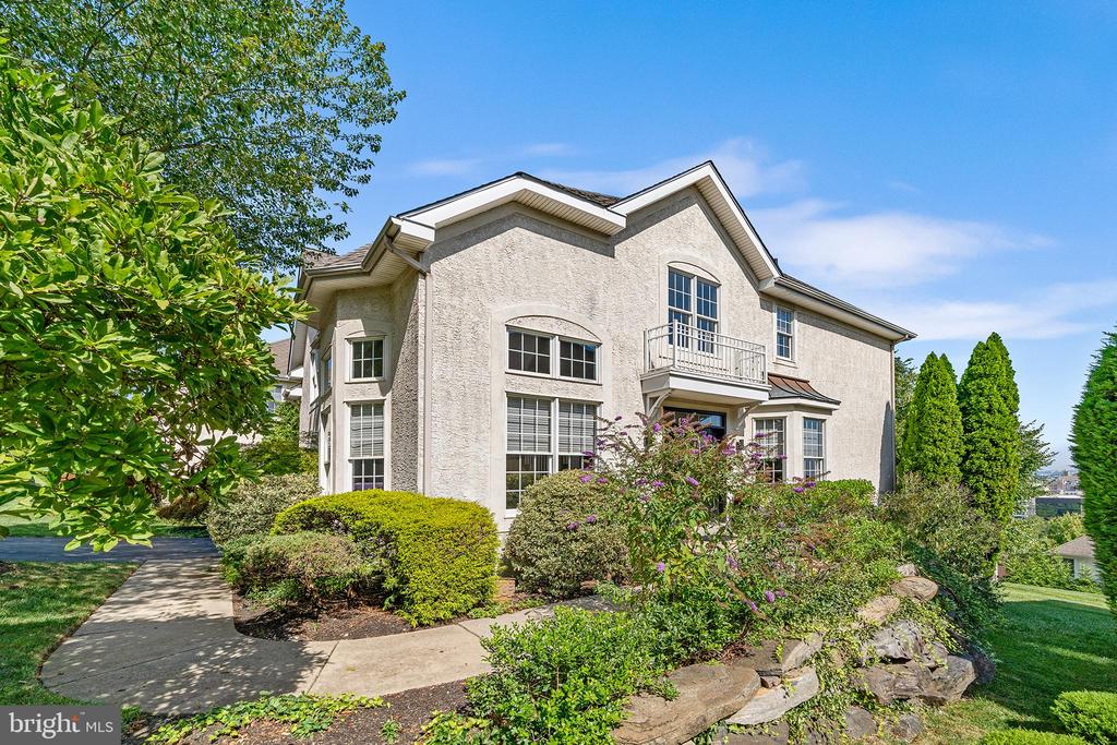 1010 RIVERVIEW LANE