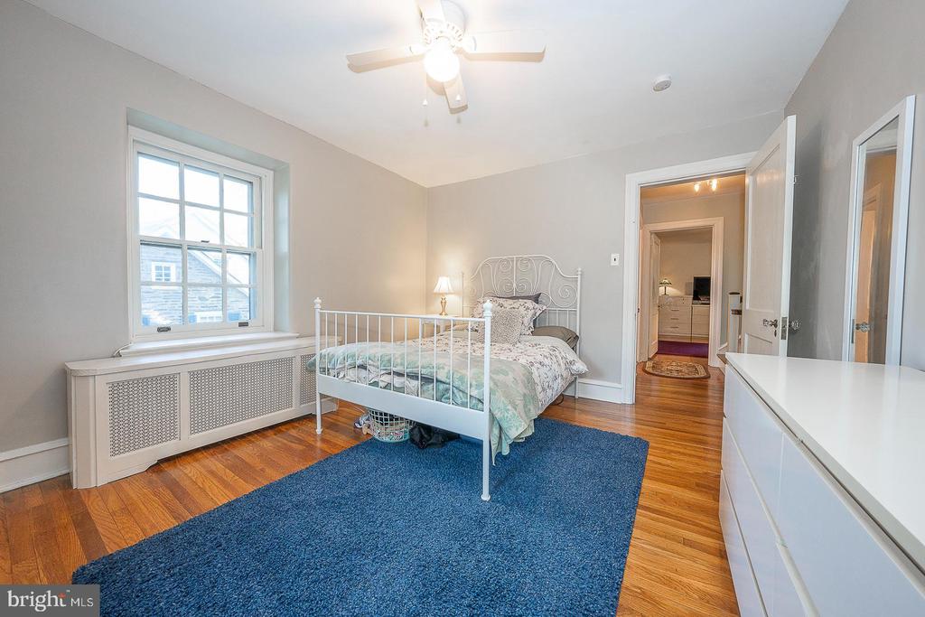 512 ANTHWYN ROAD