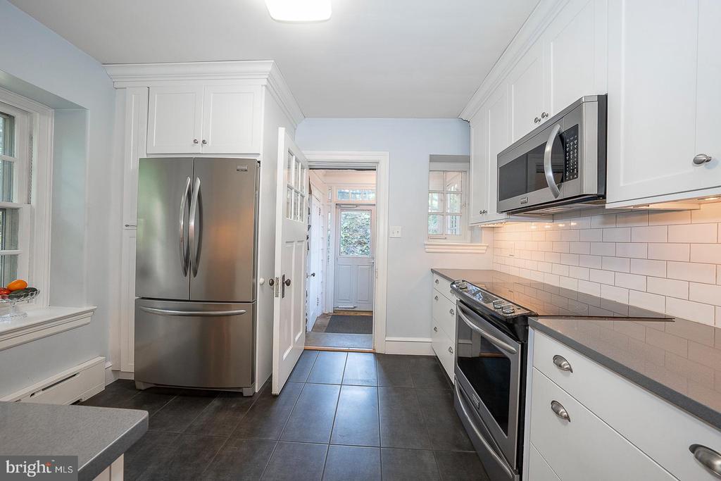 512 ANTHWYN ROAD