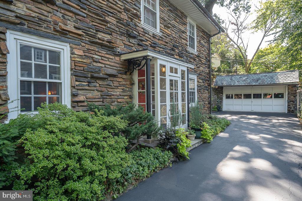 512 ANTHWYN ROAD