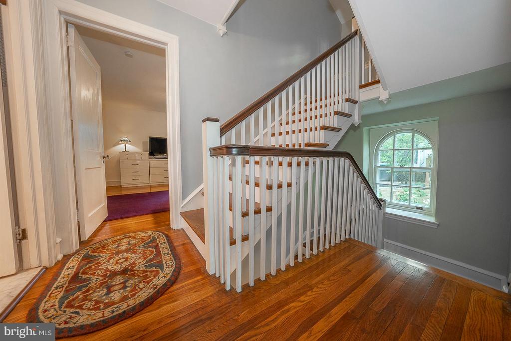 512 ANTHWYN ROAD