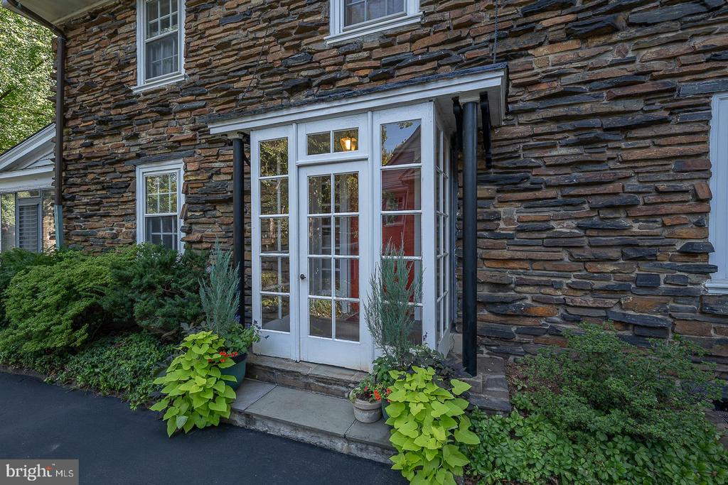 512 ANTHWYN ROAD