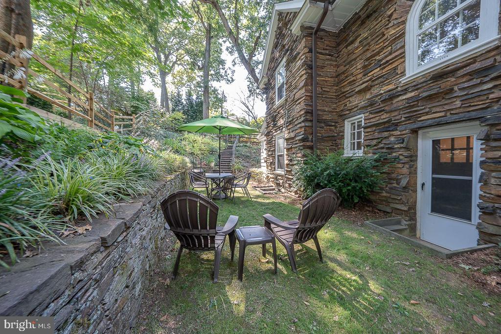 512 ANTHWYN ROAD
