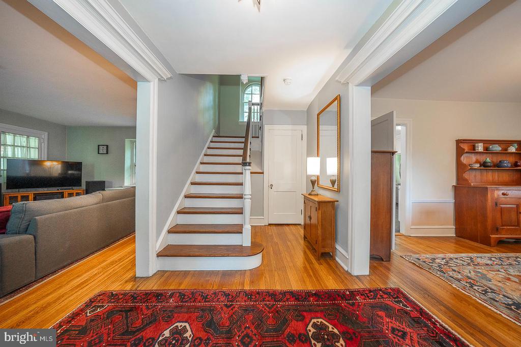 512 ANTHWYN ROAD