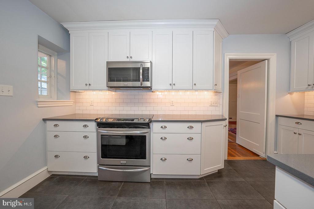 512 ANTHWYN ROAD