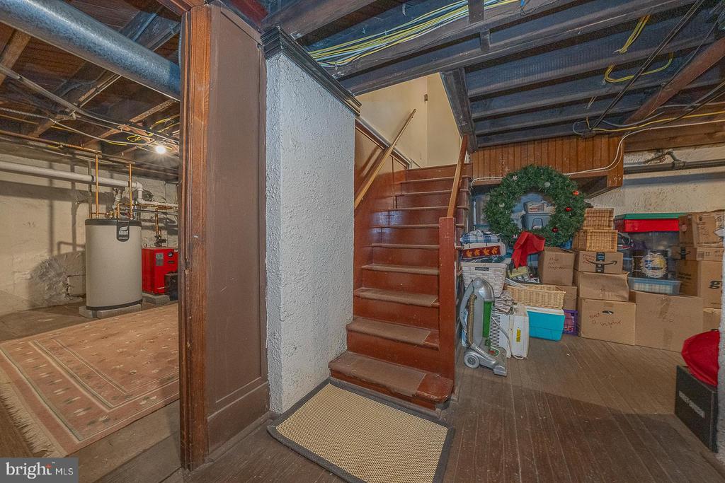 512 ANTHWYN ROAD