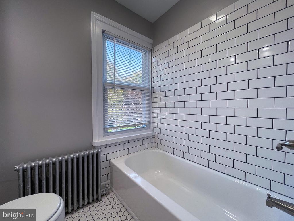 156 W 7TH AVENUE