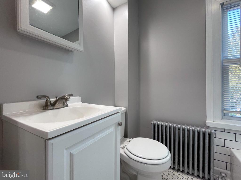 156 W 7TH AVENUE