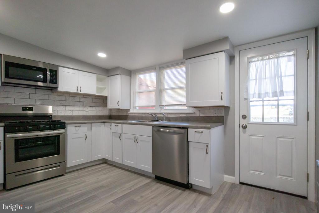 156 W 7TH AVENUE