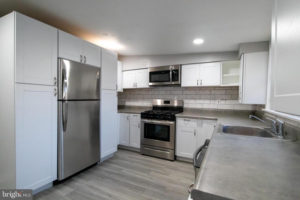 156 W 7TH AVENUE