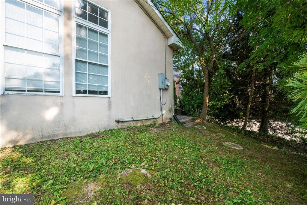 200 FORREST AVENUE